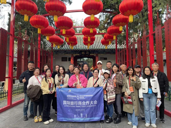 世界市长对话与会嘉宾相聚关林 世界市长对话与会嘉宾相聚关林