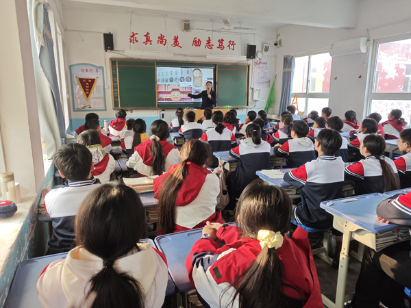 活动回顾|“民俗小讲堂”百场宣讲团走进偃师区邙岭镇第二初级中学 活动回顾|“民俗小讲堂”百场宣讲团走进偃师区邙岭镇第二初级中学