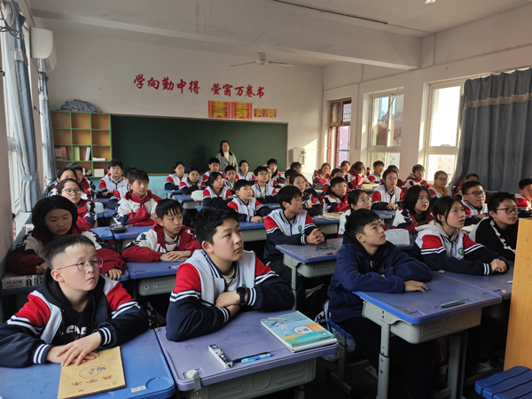 活动回顾|“民俗小讲堂”百场宣讲团走进偃师区邙岭镇第二初级中学 活动回顾|“民俗小讲堂”百场宣讲团走进偃师区邙岭镇第二初级中学