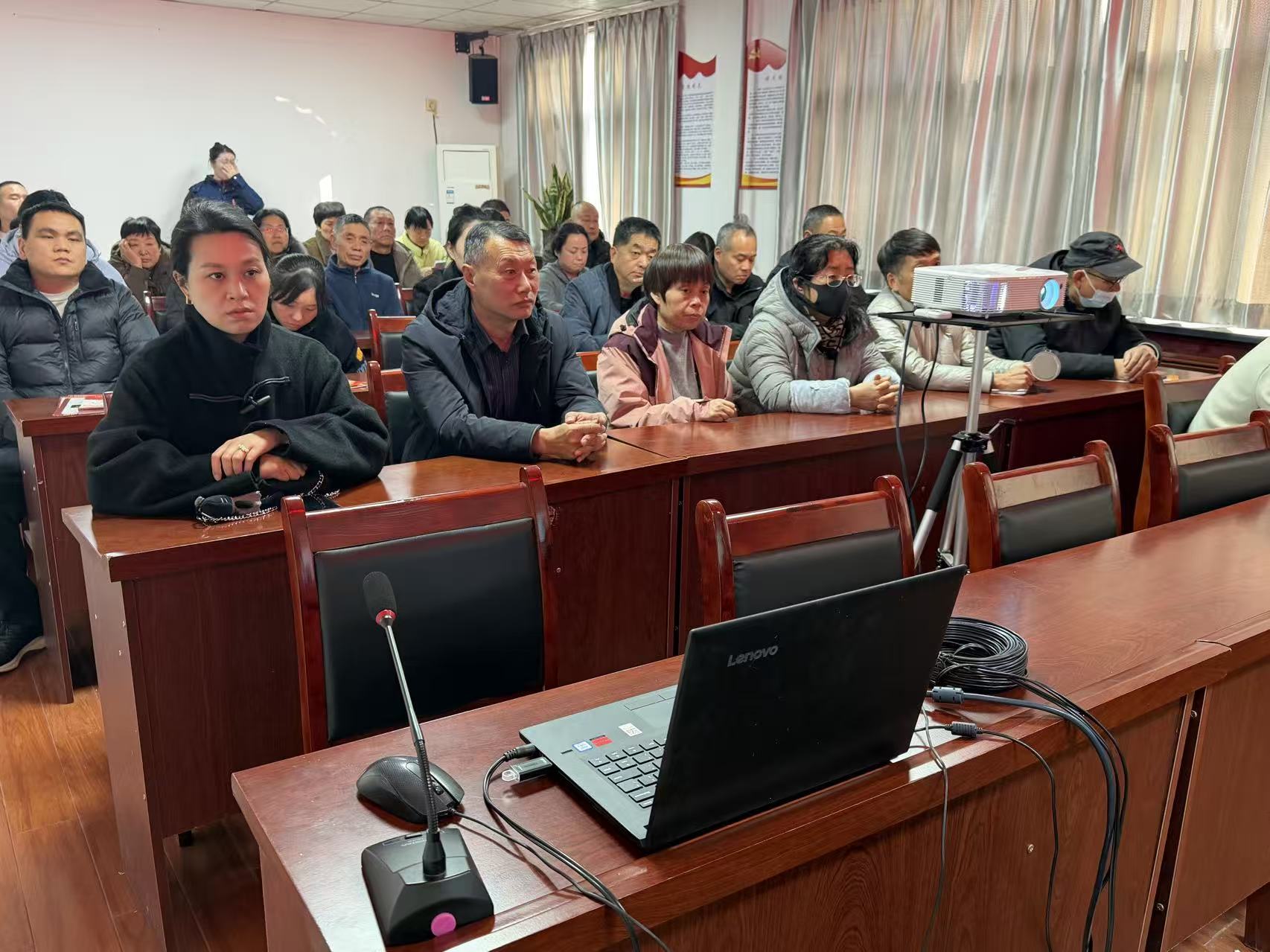 消防宣传进社区,安全意识入人心 ——工矿区开展消防安全知识培训会 消防宣传进社区,安全意识入人心 ——工矿区开展消防安全知识培训会