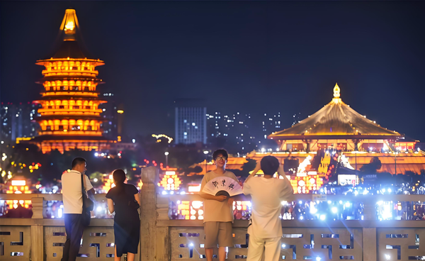 市委常委会召开会议 陈春江主持并讲话