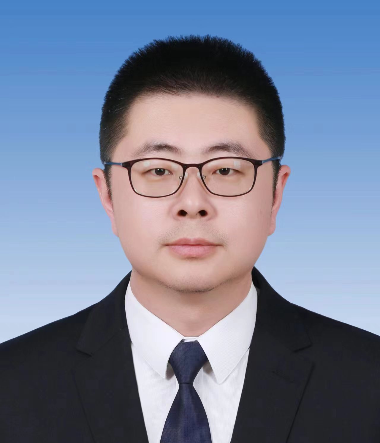 王 锐