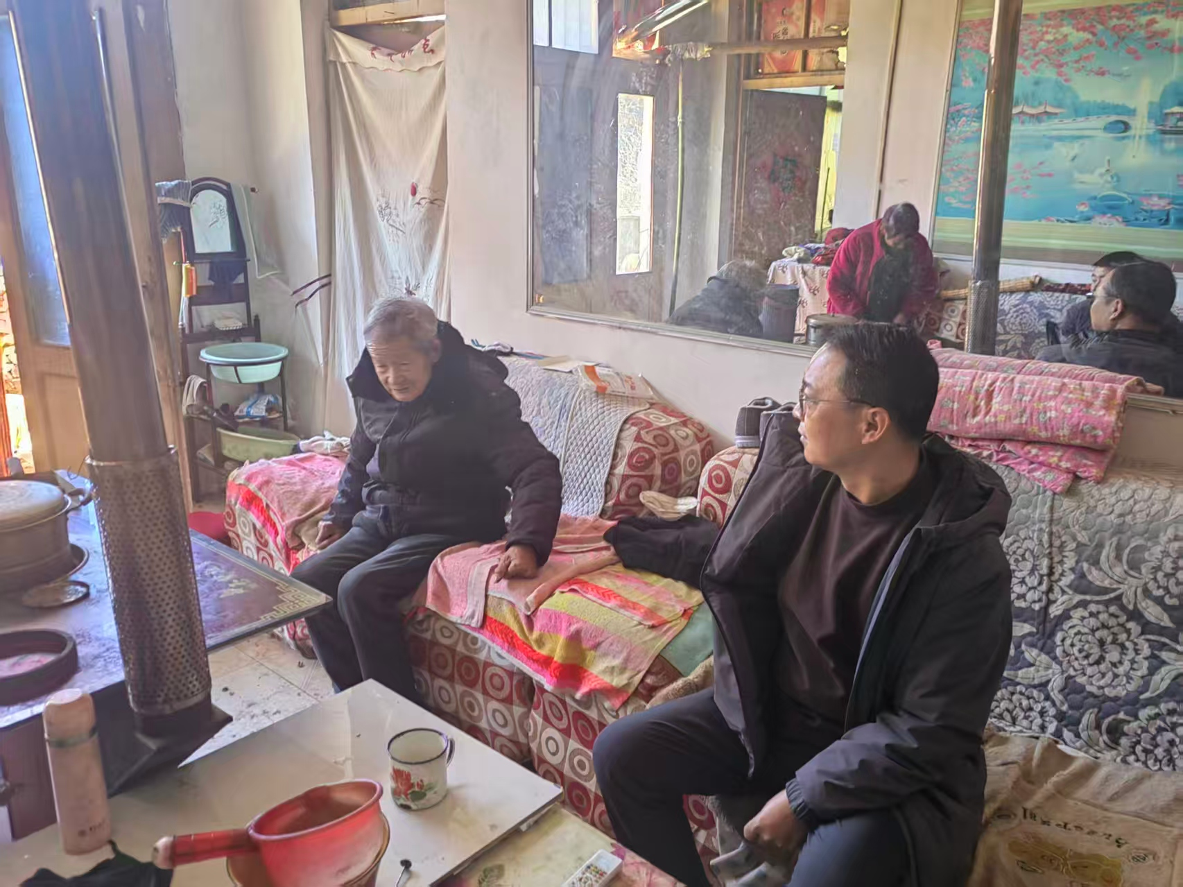 “帮扶要精准 暖冬才有效” —— 栾川县审计局启动冬季防寒保暖帮扶行动