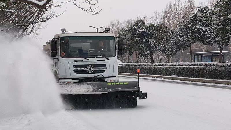 凝心聚力除冰雪  共筑安全保畅通