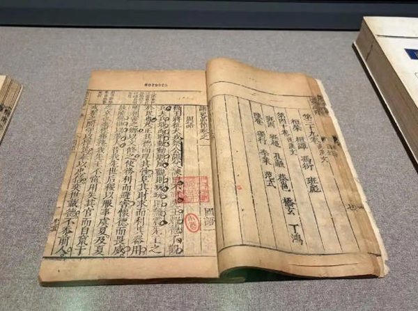 中国考古博物馆展出洛阳偃师杏园唐墓出土的骏马