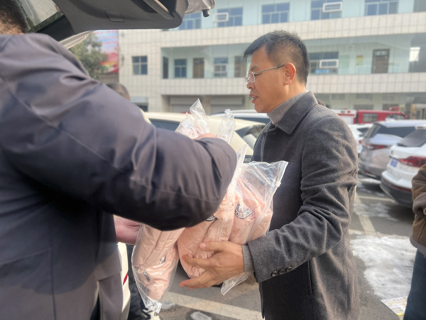 新年心愿童梦齐圆｜连续两年暖心接力：洛阳建筑装饰协会让山区娃娃新年梦圆