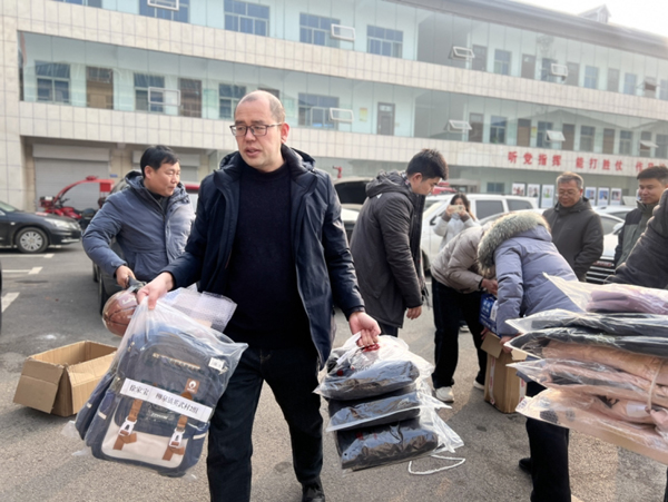 新年心愿童梦齐圆｜连续两年暖心接力：洛阳建筑装饰协会让山区娃娃新年梦圆