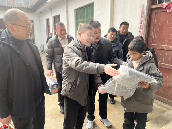 新年心愿童梦齐圆｜连续两年暖心接力：洛阳建筑装饰协会让山区娃娃新年梦圆