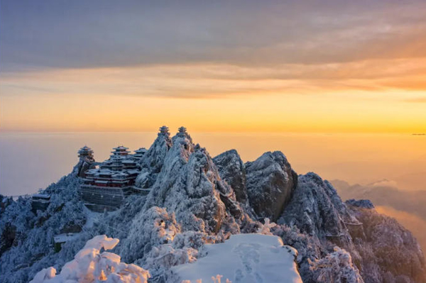 牢记嘱托聚伟力 古都新韵绽芳华