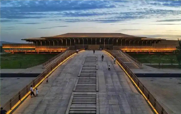 牢记嘱托聚伟力 古都新韵绽芳华