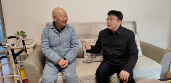 市住建局2026年春节走访慰问老干部