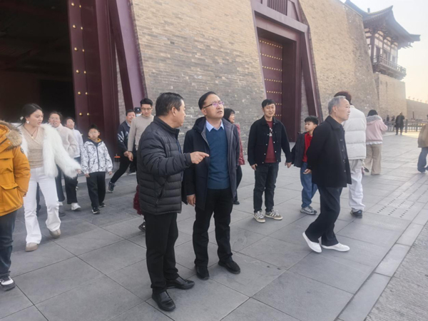 大年初一,洛阳市文物局局长赵晓军检查 重点文博单位