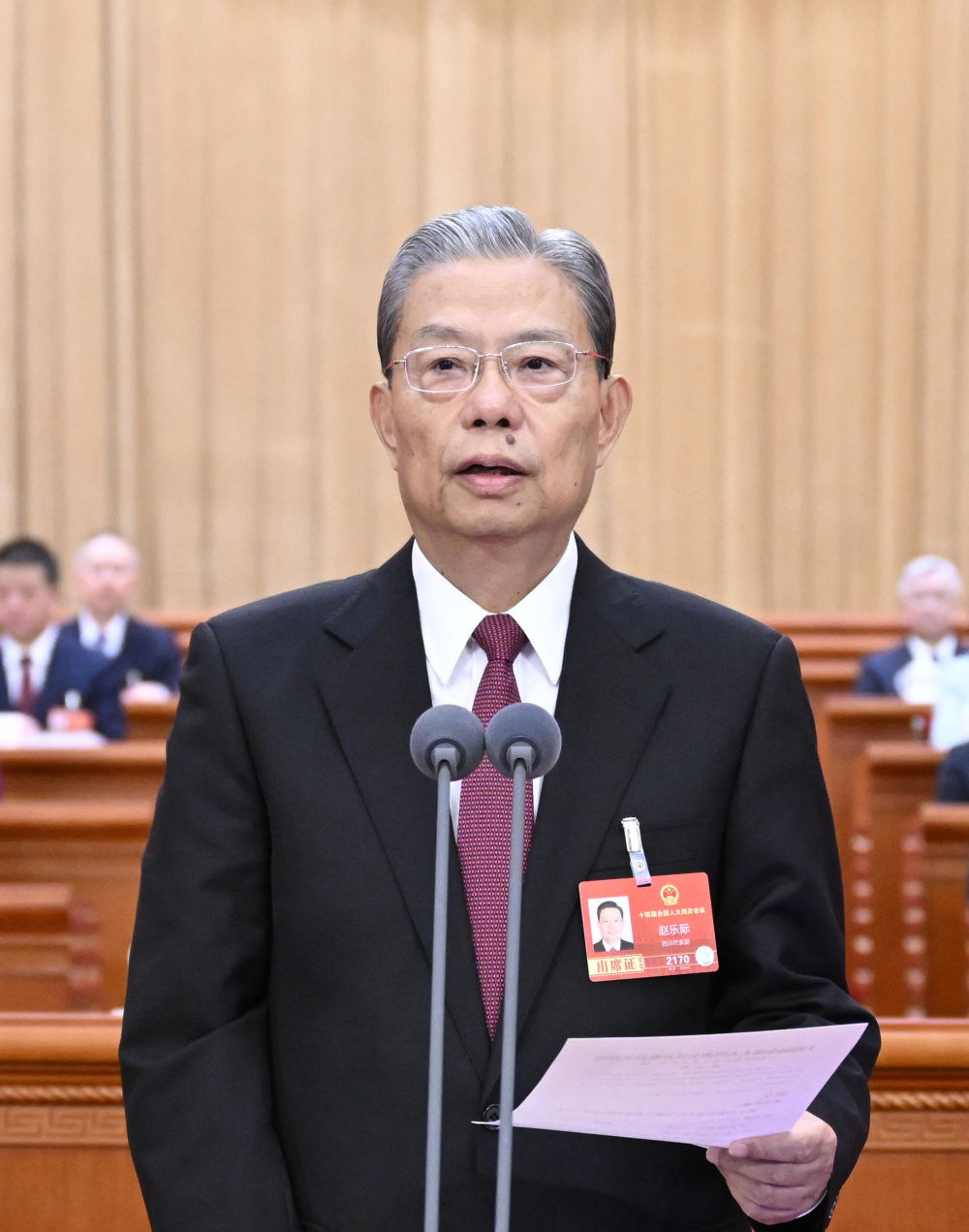 十四届全国人大四次会议在京开幕 习近平等在主席台就座