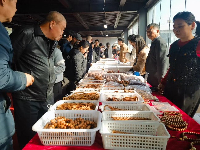洛宁县首届文玩市集盛大开业 洛宁县首届文玩市集盛大开业
