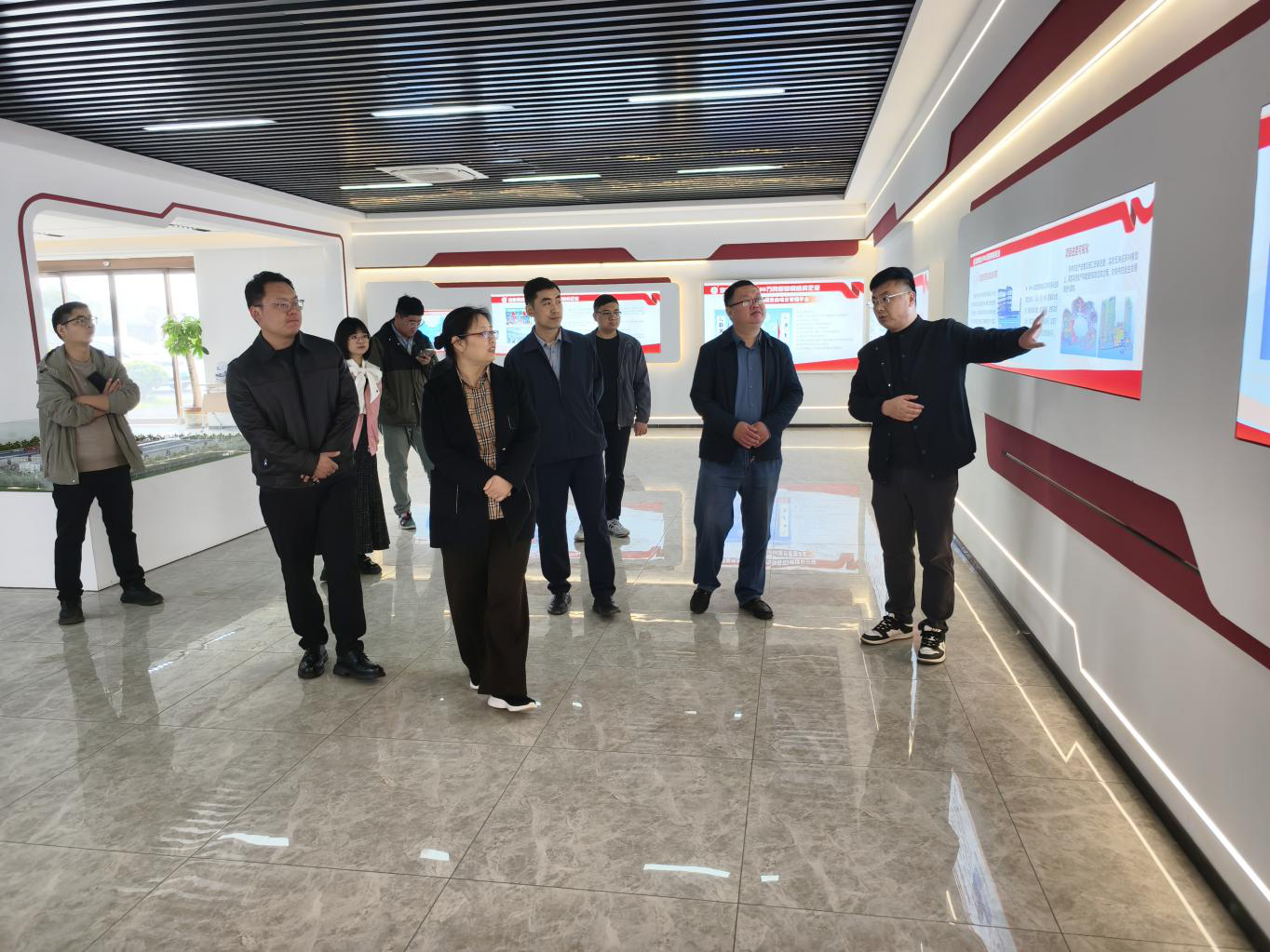 汝阳县侨联、县留学归国人员联谊会组织开展会员企业走访活动