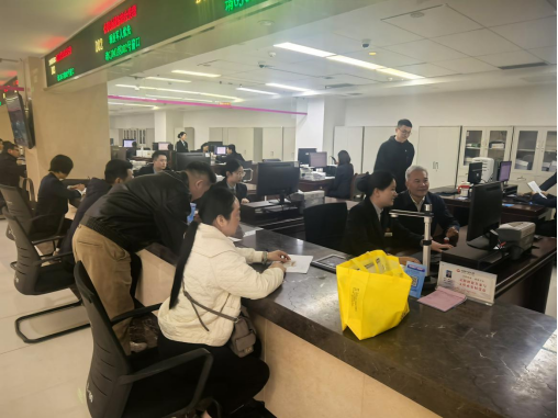 深入基层听民意 优化服务惠民生