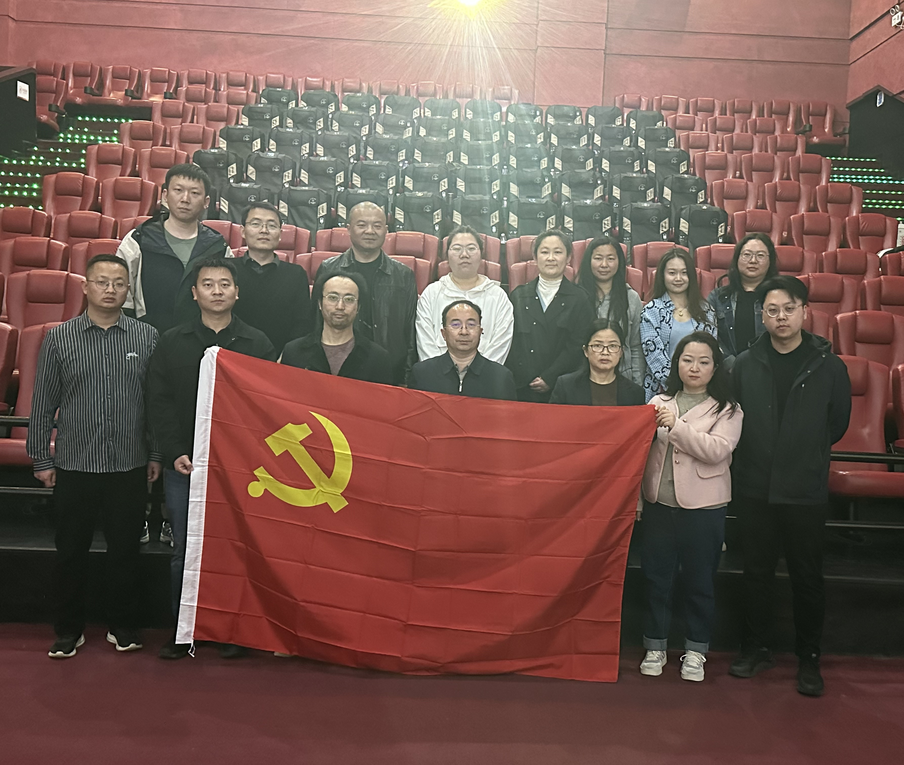 洛阳市涧西区侨联组织观看《惊蛰无声》  筑牢国家安全思想防线