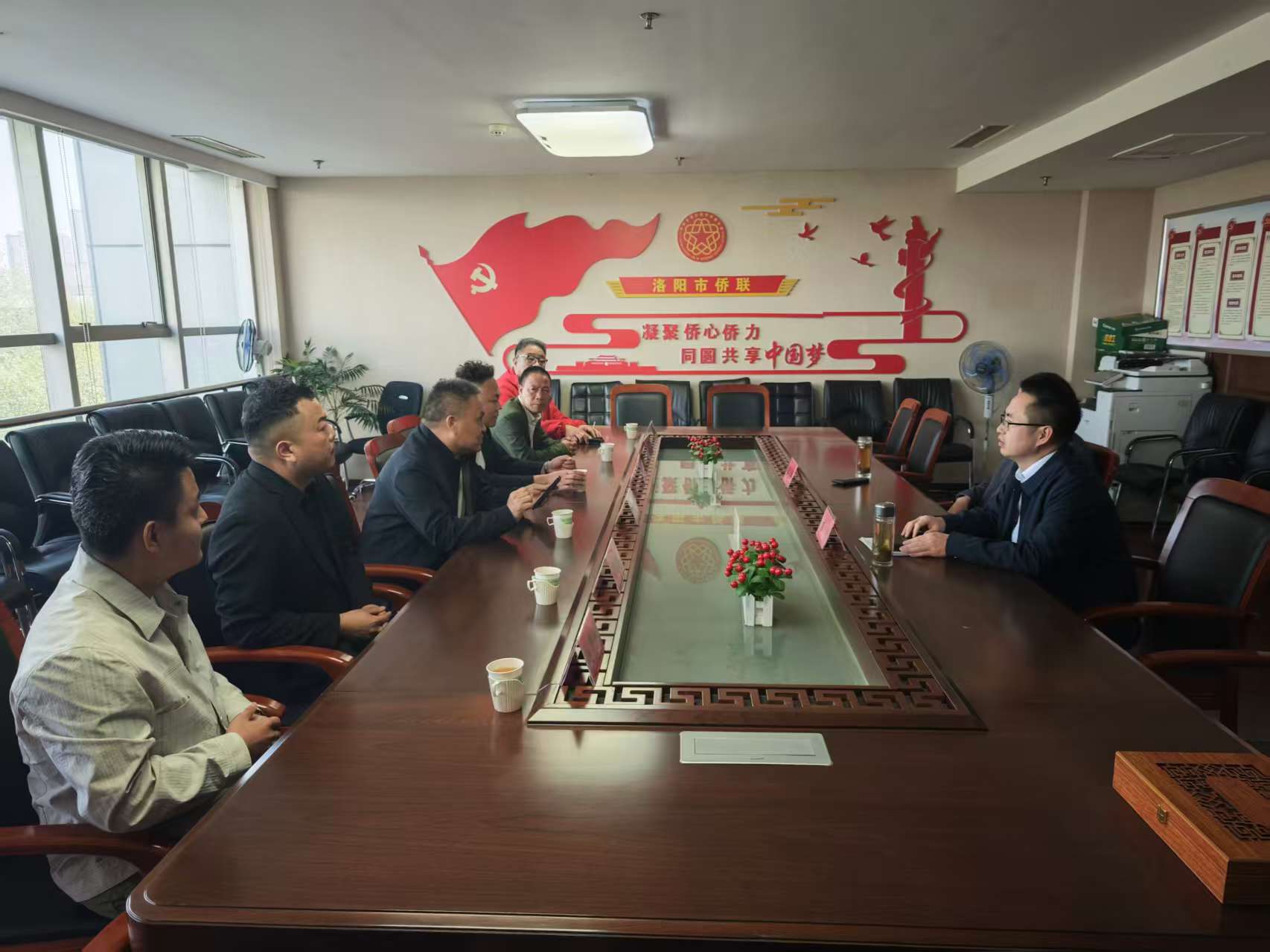 柬埔寨河南总商会常务副会长杜俊甫一行到访洛阳市侨联