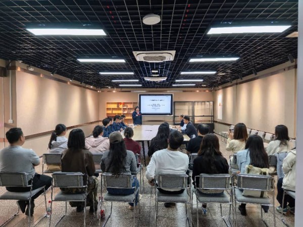 洛八办纪念馆举办首场青年理论学习观摩会