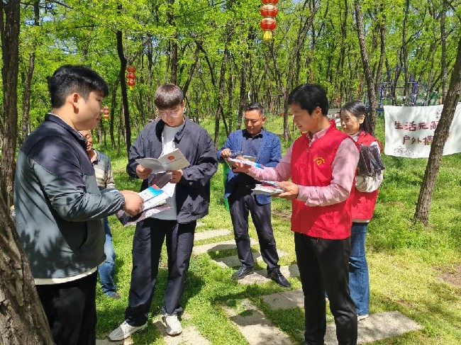 法援春风润景区 惠民服务伴旅人——洛宁县司法局开展“法援惠民生 增辉牡丹节”宣传活动 法援春风润景区 惠民服务伴旅人——洛宁县司法局开展“法援惠民生 增辉牡丹节”宣传活动