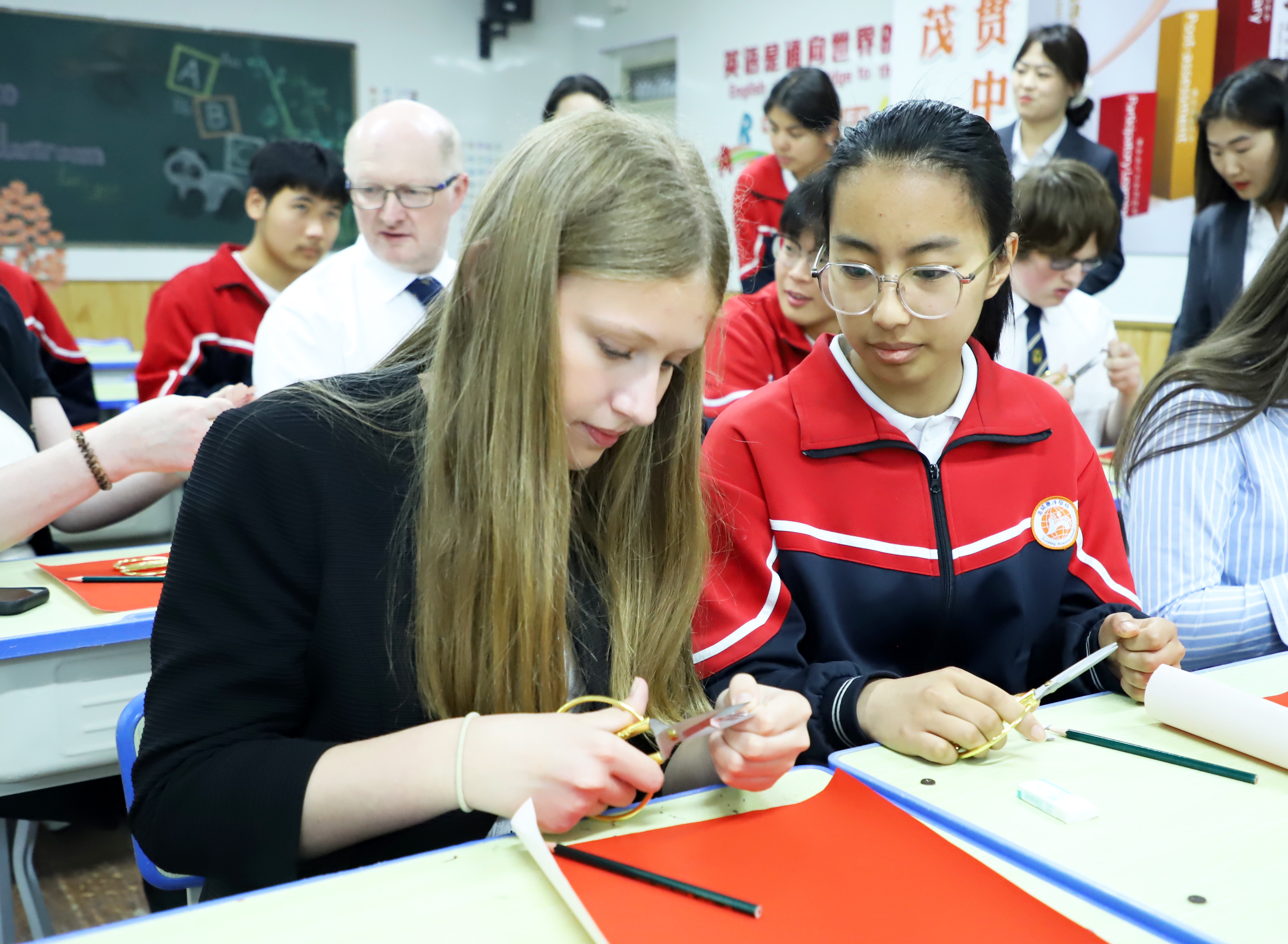 英国北爱尔兰青少年访华团走进洛阳华洋学校 英国北爱尔兰青少年访华团走进洛阳华洋学校