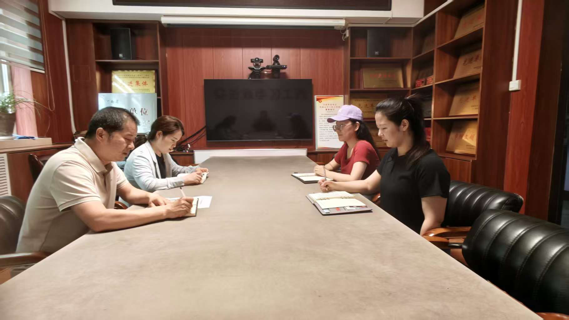 西工区侨联传达学习市侨联九届五次全委（扩大）会议精神