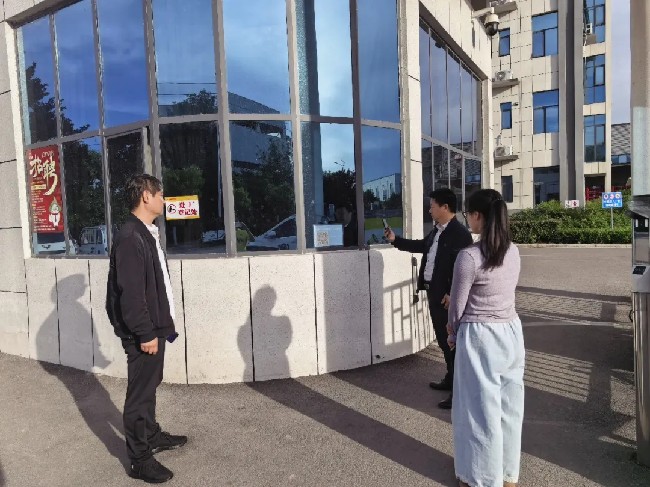 洛宁县司法局督导“扫码入企”制度落实见效