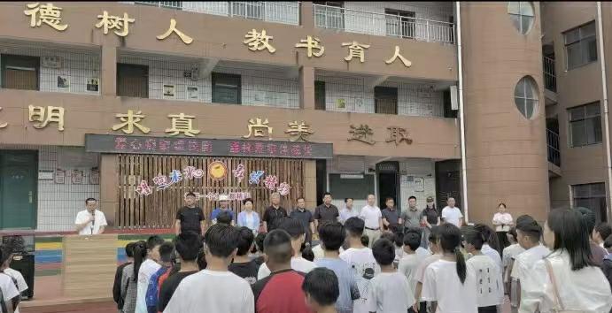 关爱润童心 书香助成长——洛阳市侨联、洛阳客家联合会六一前夕走进新安县北冶镇中心小学开展爱心捐助