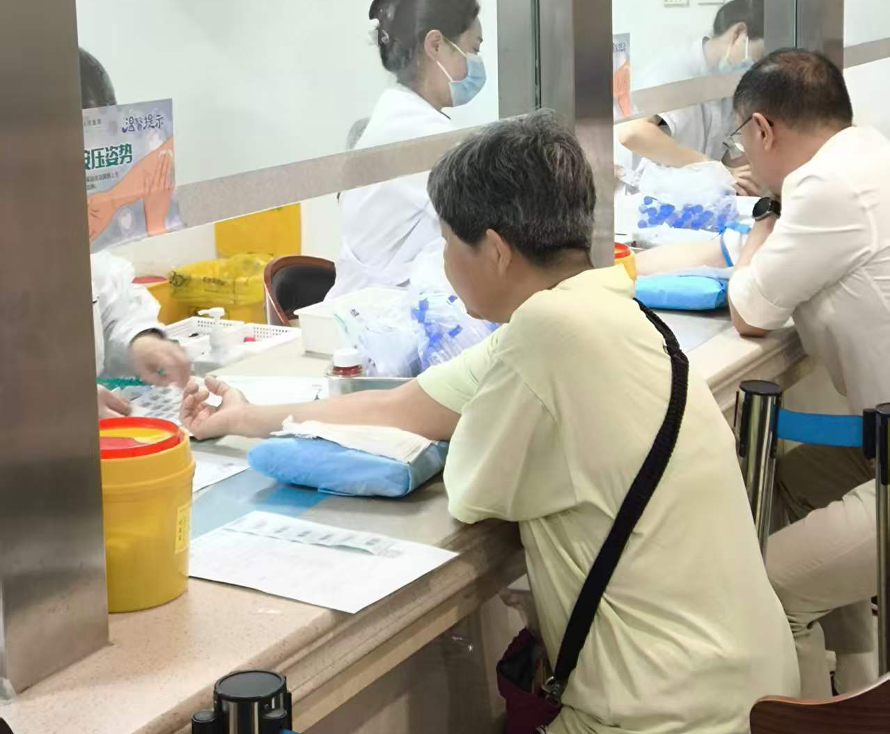 健康护航暖侨心 真情服务聚侨力 市侨联组织全市归侨开展健康体检活动