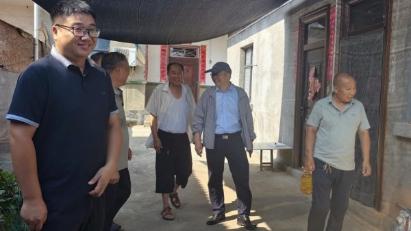 七一慰问暖人心、薪火相传守初心——洛阳市考古研究院走访慰问王窑村老党员