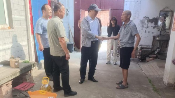 七一慰问暖人心、薪火相传守初心——洛阳市考古研究院走访慰问王窑村老党员