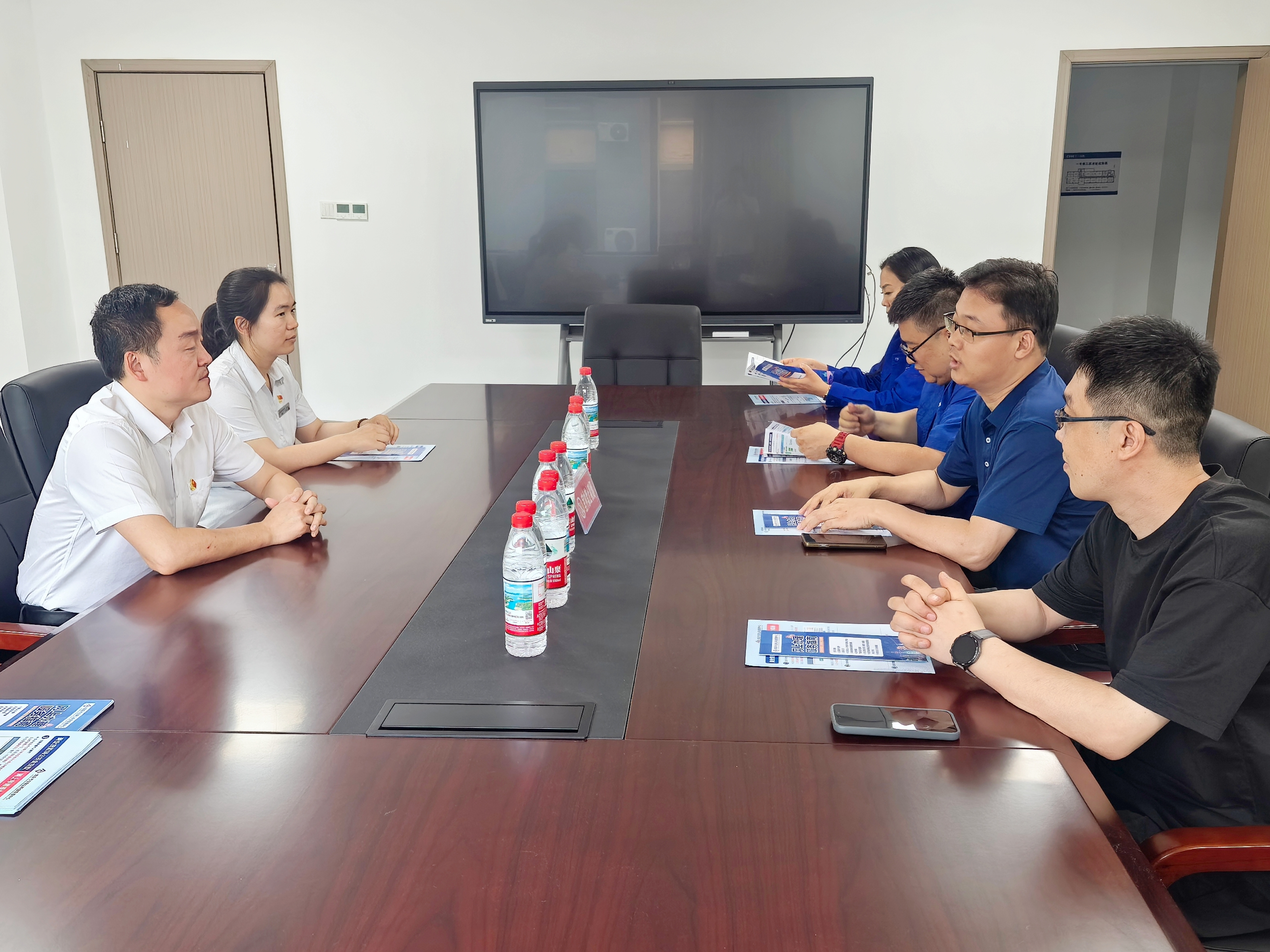 党建引领优质服务 锦旗见证政企温情 党建引领优质服务 锦旗见证政企温情