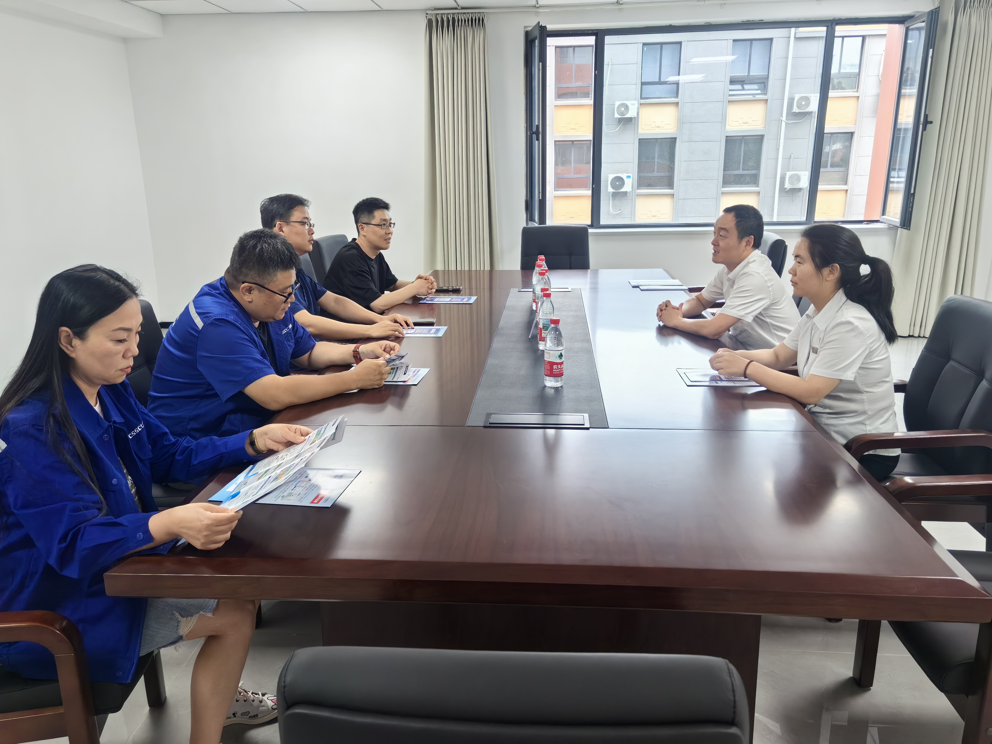 党建引领优质服务 锦旗见证政企温情
