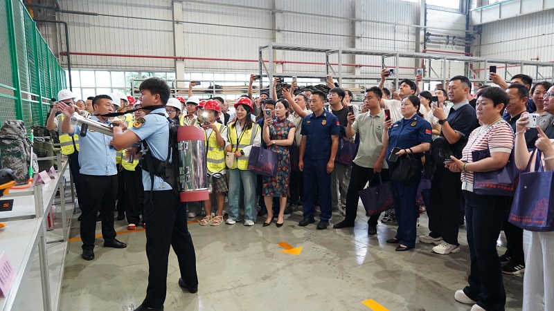 零距离感受应急力量 沉浸式筑牢安全防线