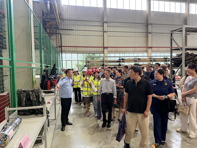 零距离感受应急力量 沉浸式筑牢安全防线