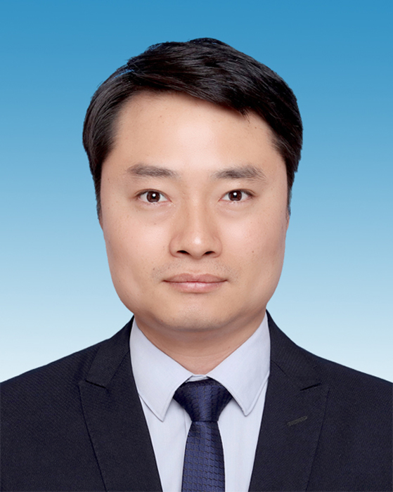 李  航