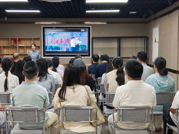 市文物局举行迎“七一”新党员入党宣誓暨树立和践行正确政绩观学习教育主题活动