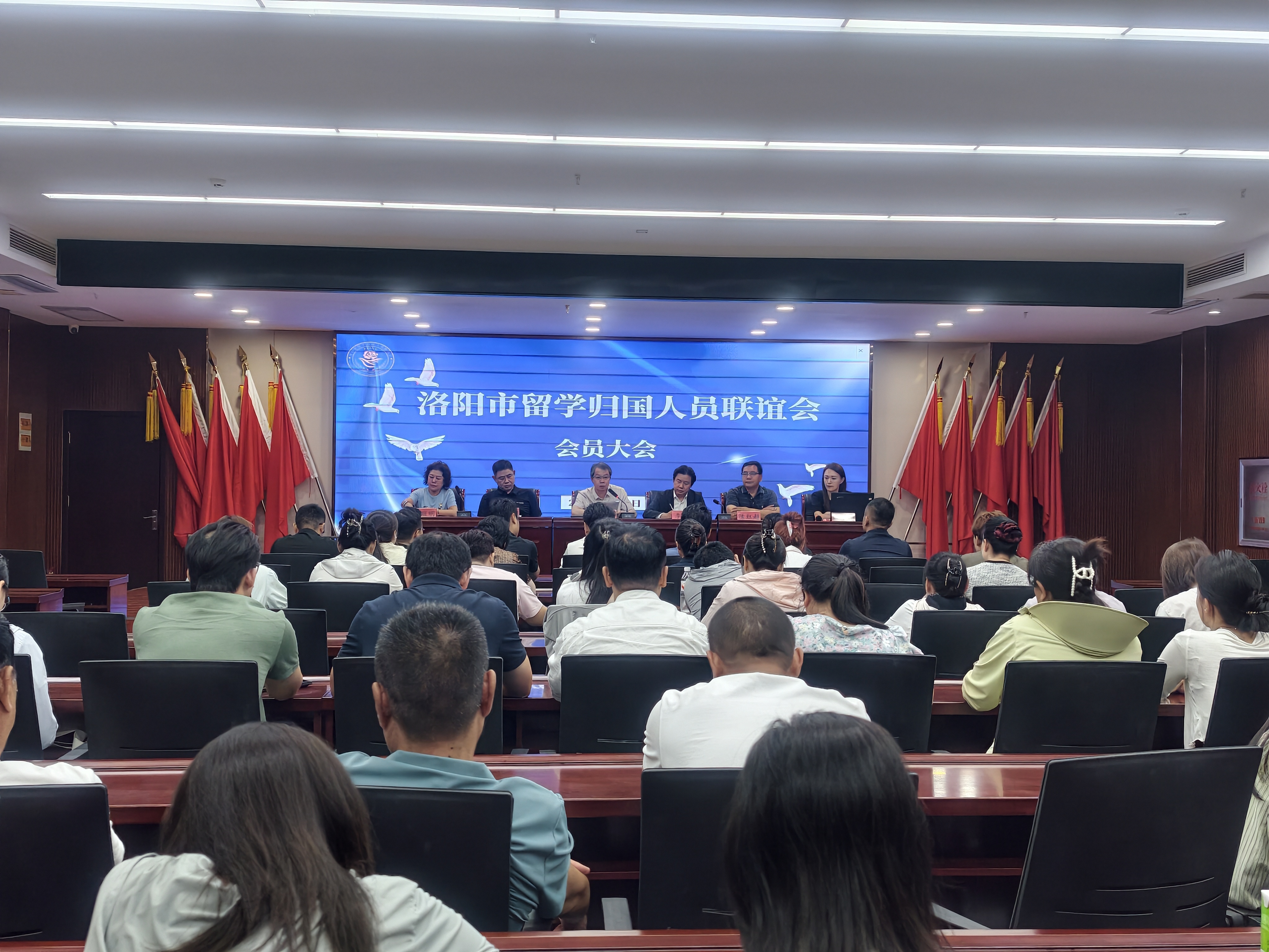 双庆启新程 侨心永向党--洛阳市留联会会员大会暨红色音乐党课圆满举办
